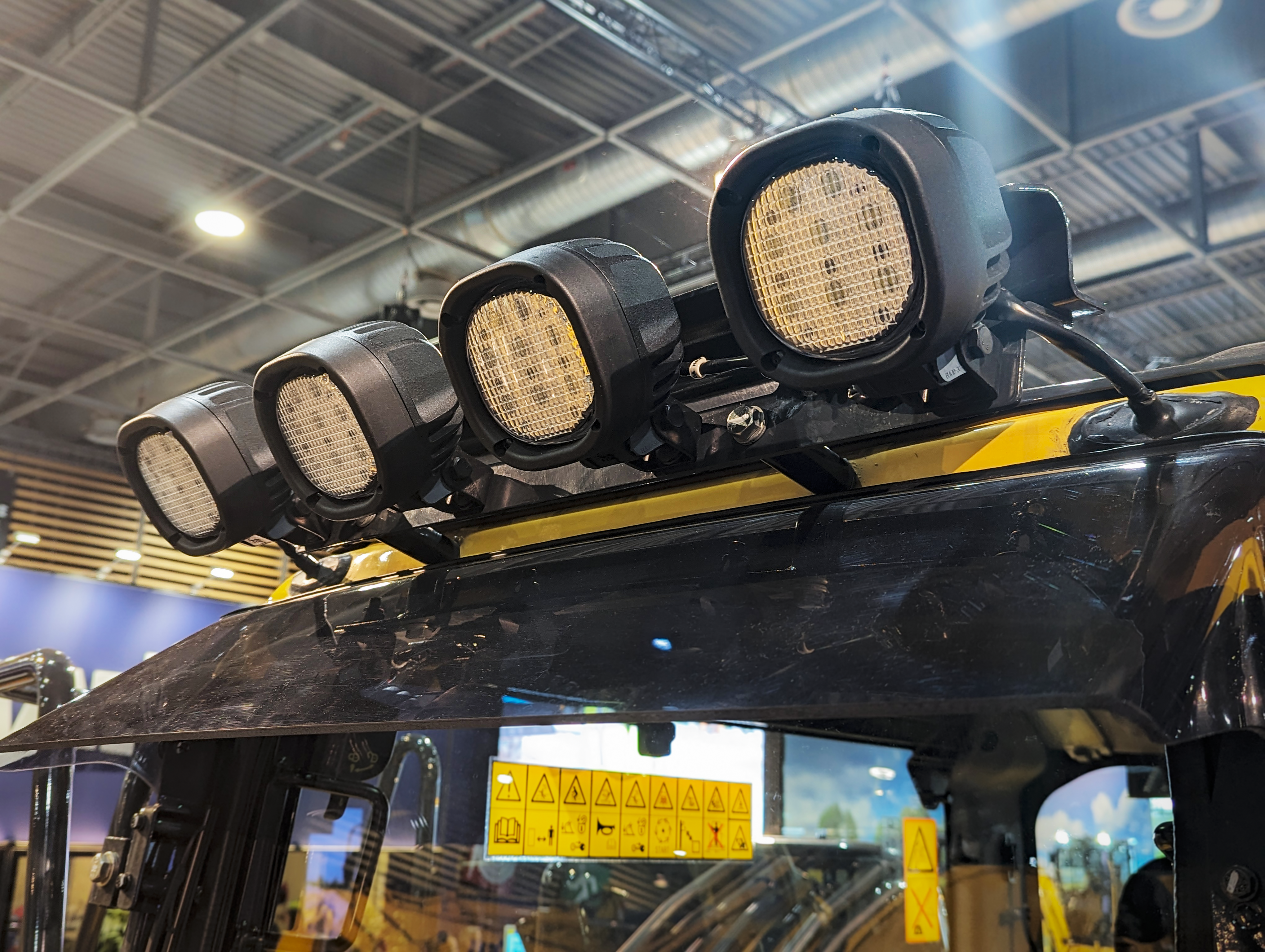 1010 Curve LED work lights from TYRI mounted onthe roof of a Komatsu machine